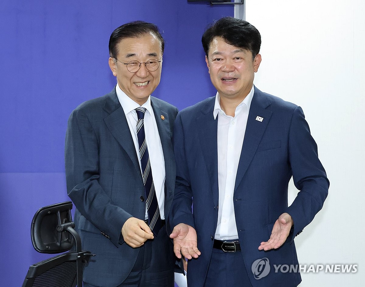 국토위 당정, 김윤덕 국토교통부 장관과 복기왕 간사