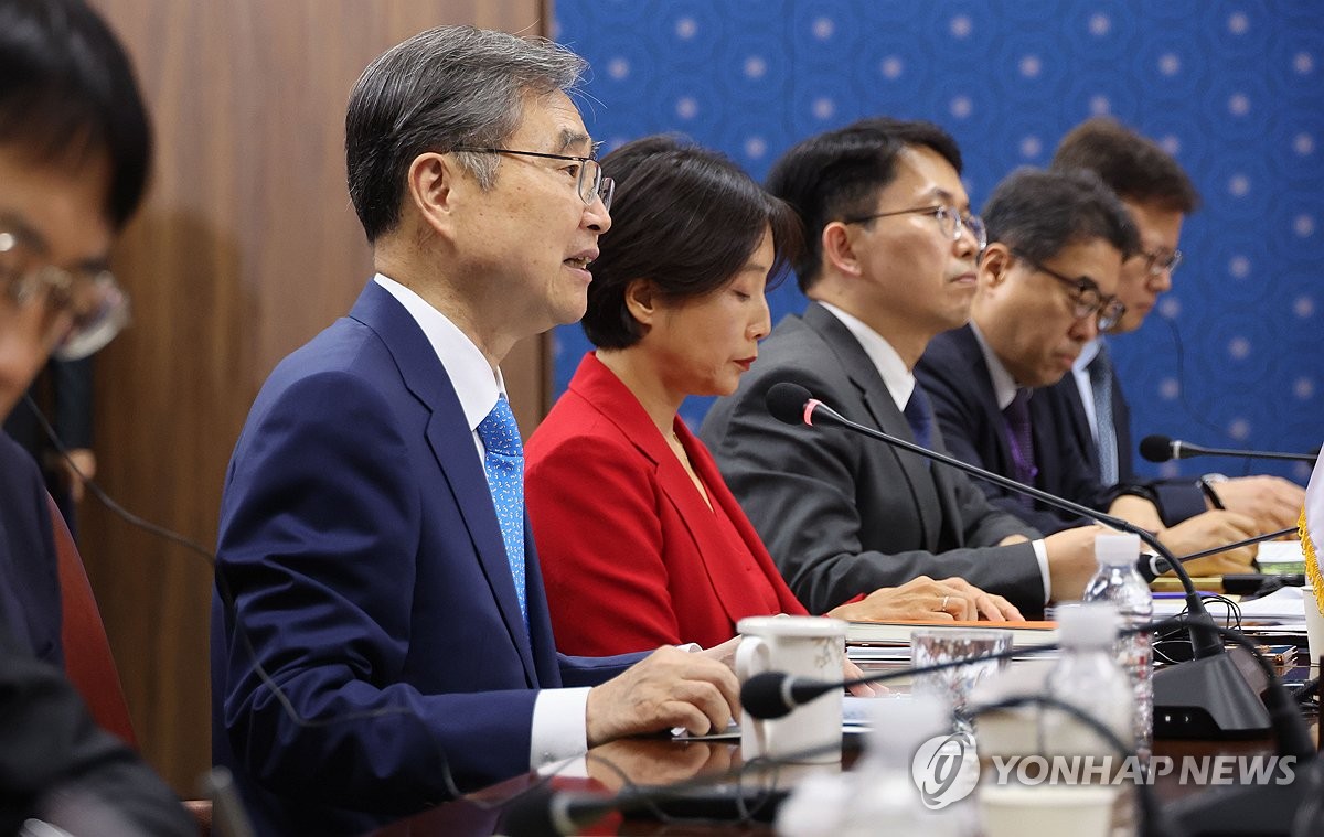발언하는 조현 외교부 장관