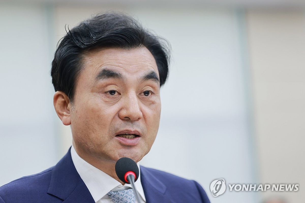 결산보고하는 안규백 국방장관