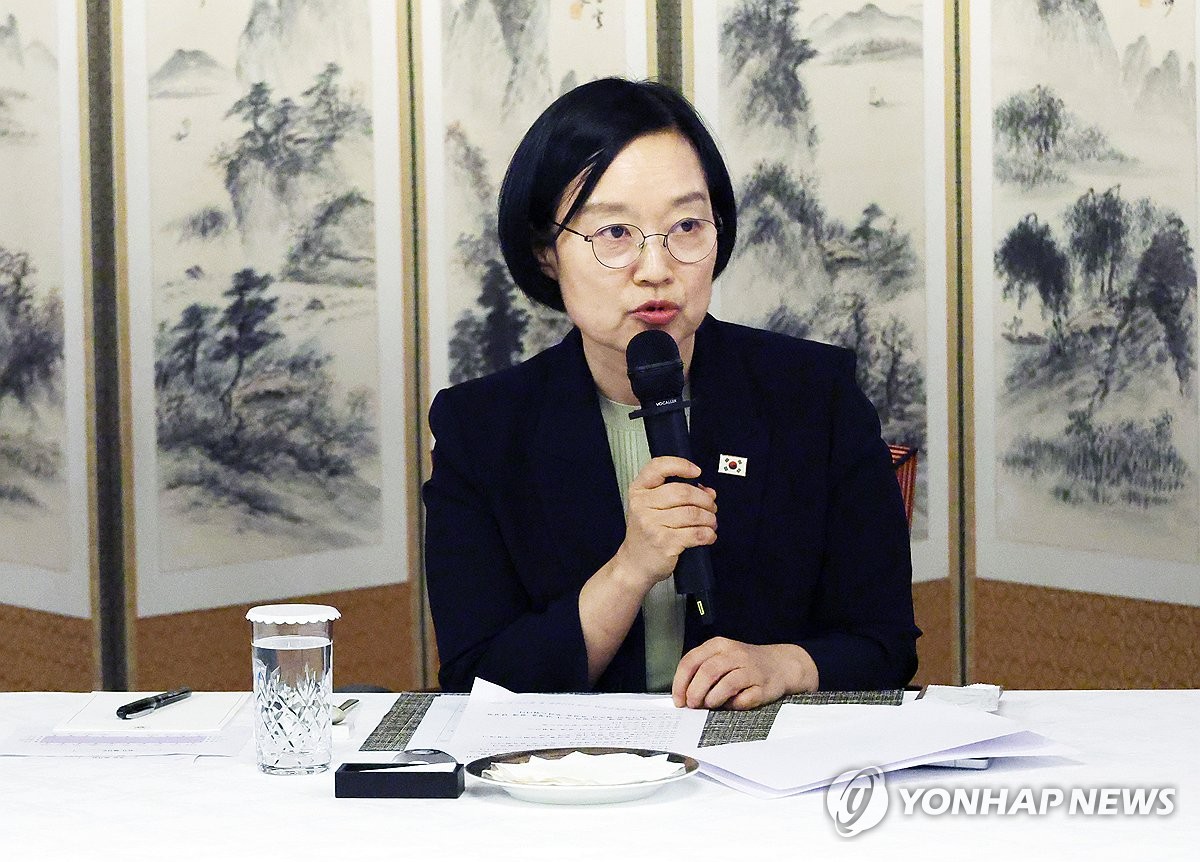 서울 구청장들과 주택공급 간담회 하는 한성숙 국무총리