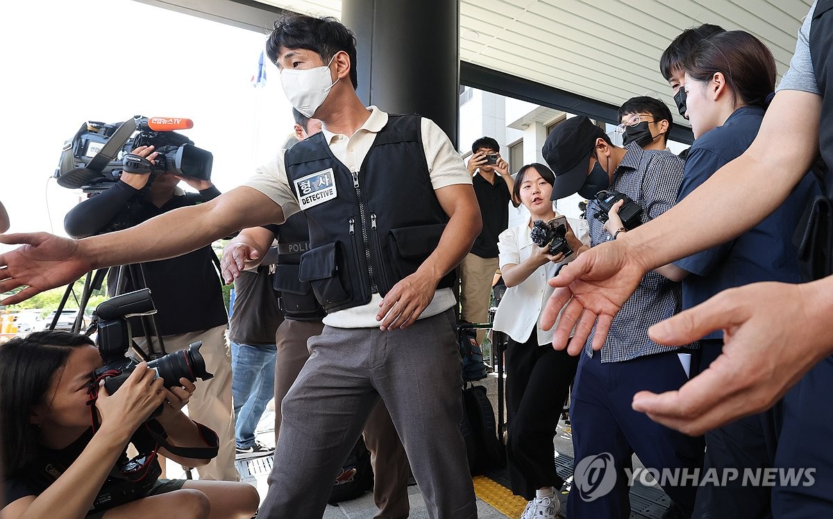 영장실질심사 마친 제주 '실종 허위종결' 경찰관