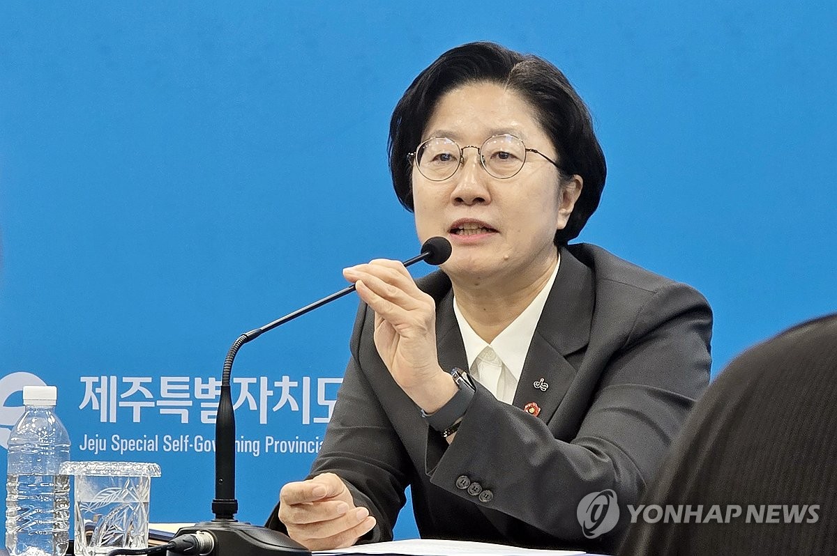 기자들과 대화하는 고의숙 제주교육감