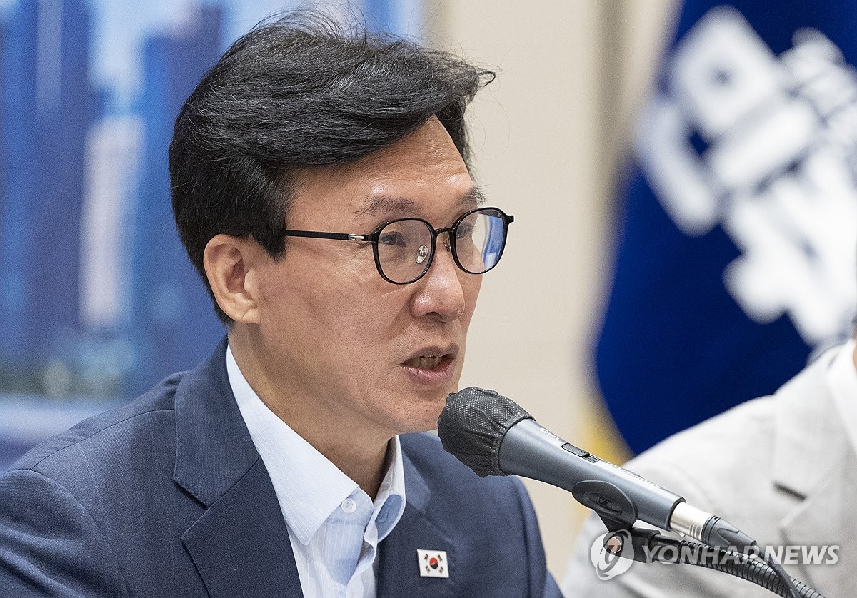 민주당 최고위에서 발언하는 김민석 대표
