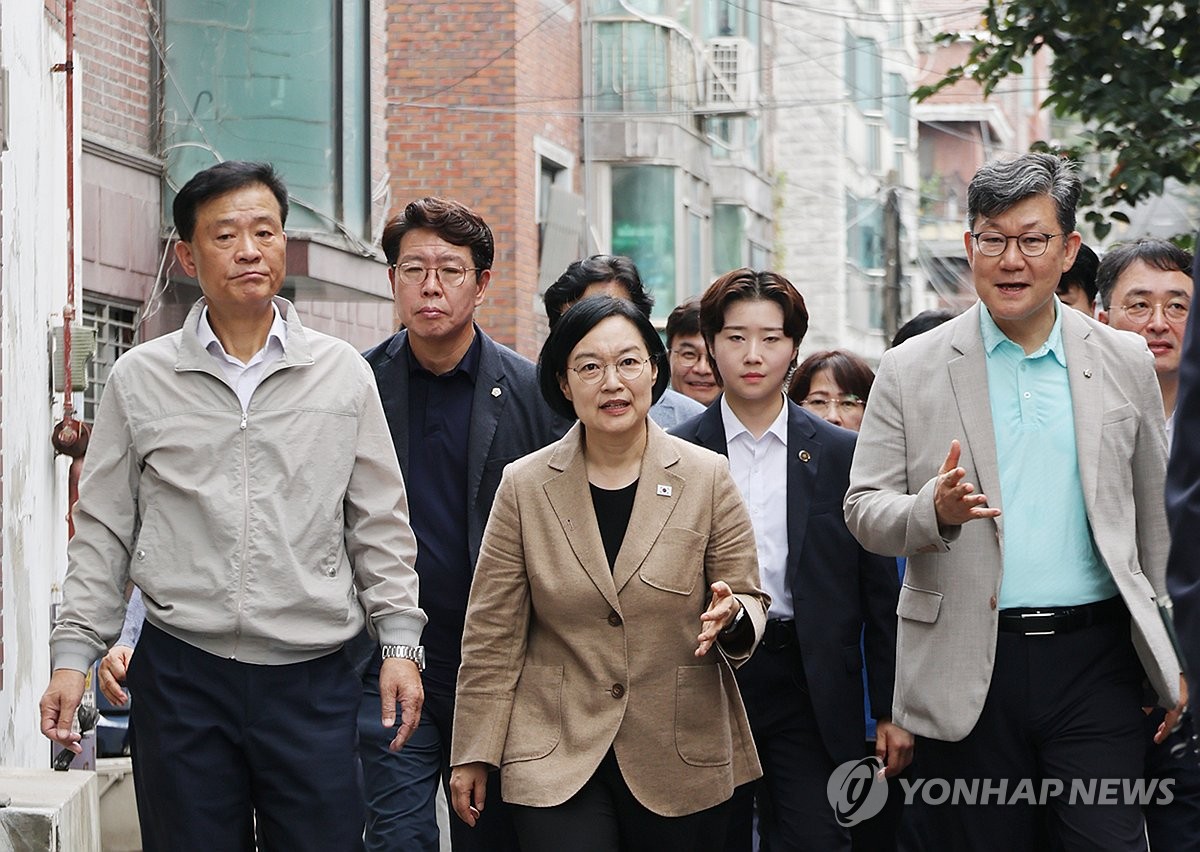 서울 민간재개발 사업 현장 점검하는 한성숙 국무총리