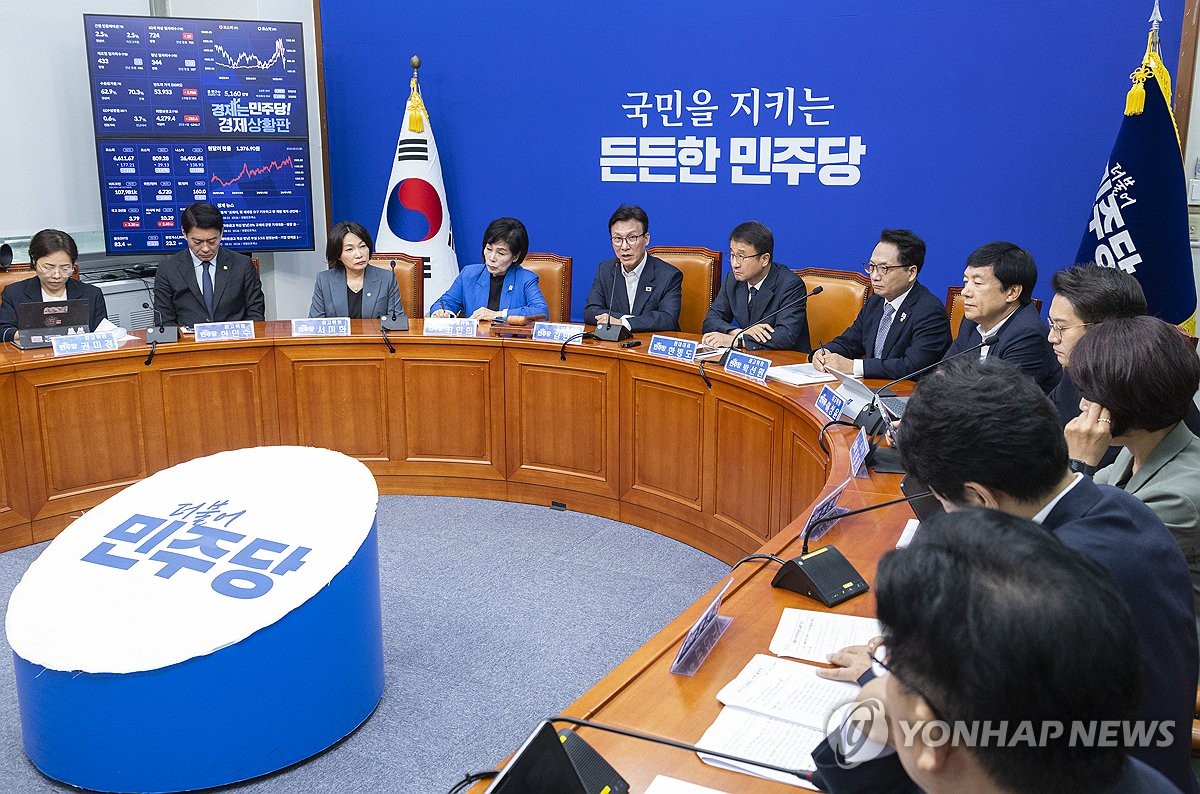 발언하는 김민석 대표
