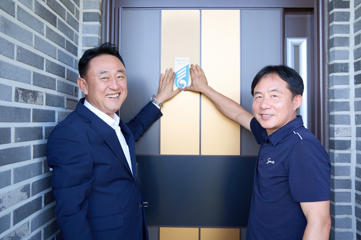 여주시, 독립유공자 유족 찾아 '국가유공자 명패' 부착
