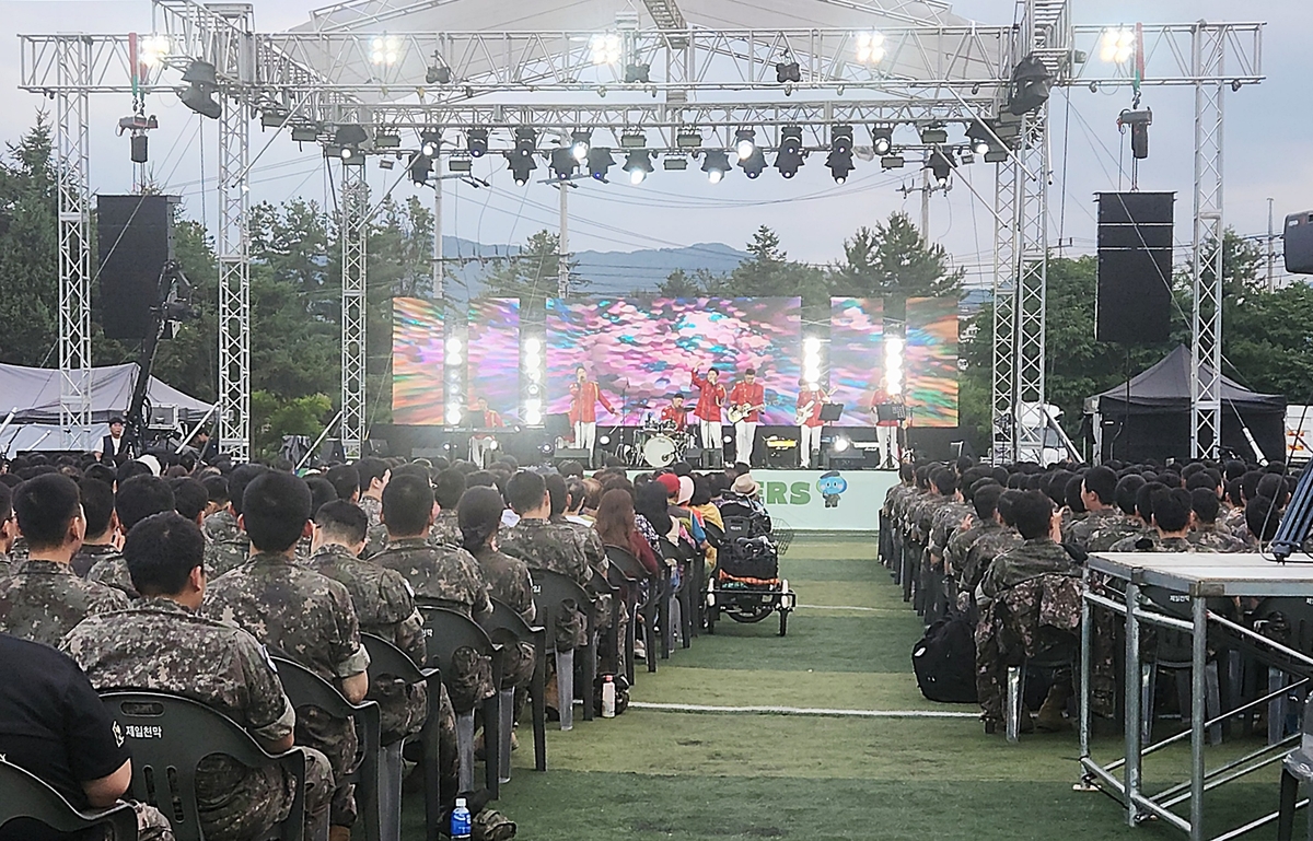 지난해 경기도 군 장병 위문공연