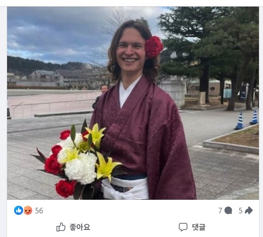 할리우드 배우 앤설 엘고트