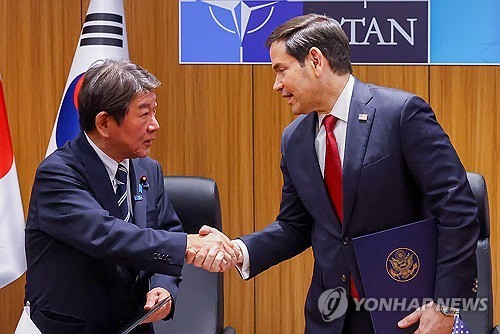 모테기 일본 외무상(왼쪽)과 루비오 미 국무장관