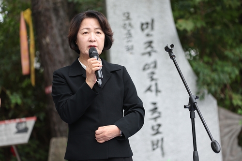 추모사 하는 추미애 경기도지사