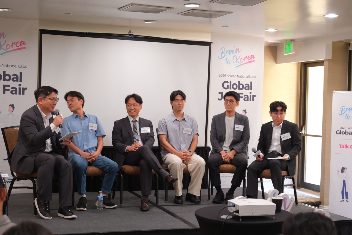 선배와의 대화 진행하는 출연연 연구자들