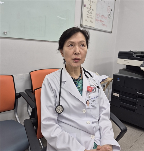 연합뉴스와 인터뷰 중인 김현아 교수