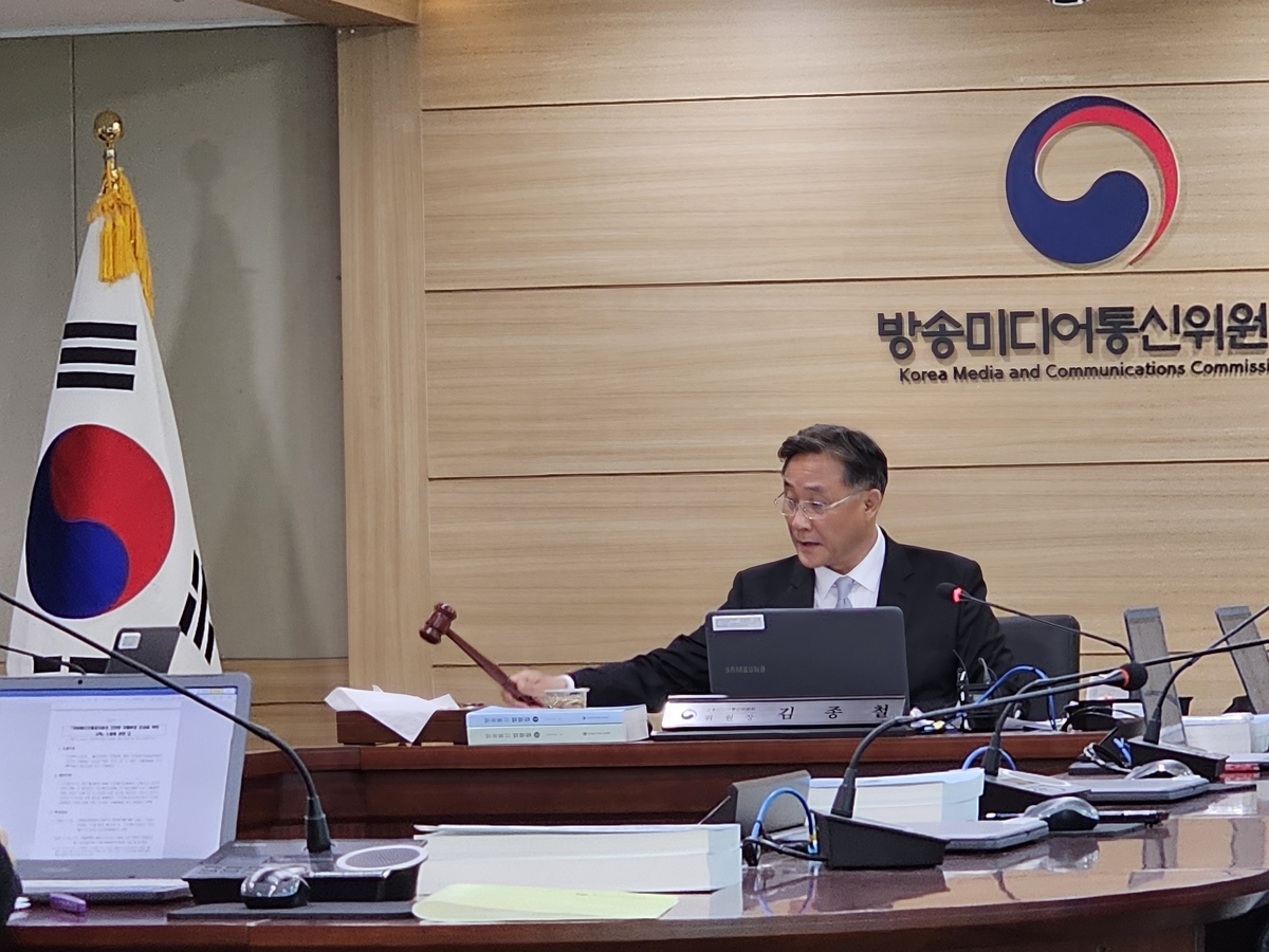 방미통위 제35차 회의를 주재하는 고민수 부위원장