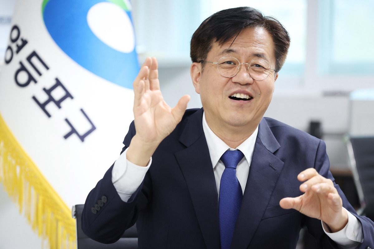 인터뷰하는 조유진 구청장