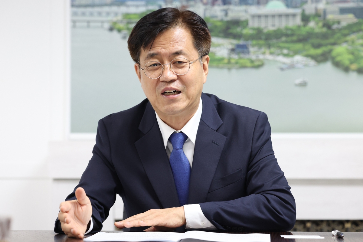 인터뷰하는 조유진 구청장