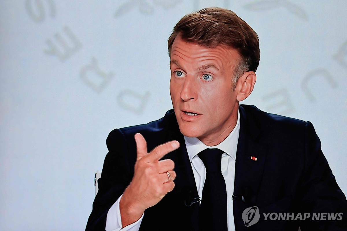 TF1·프랑스2 방송과 인터뷰하는 마크롱 대통령