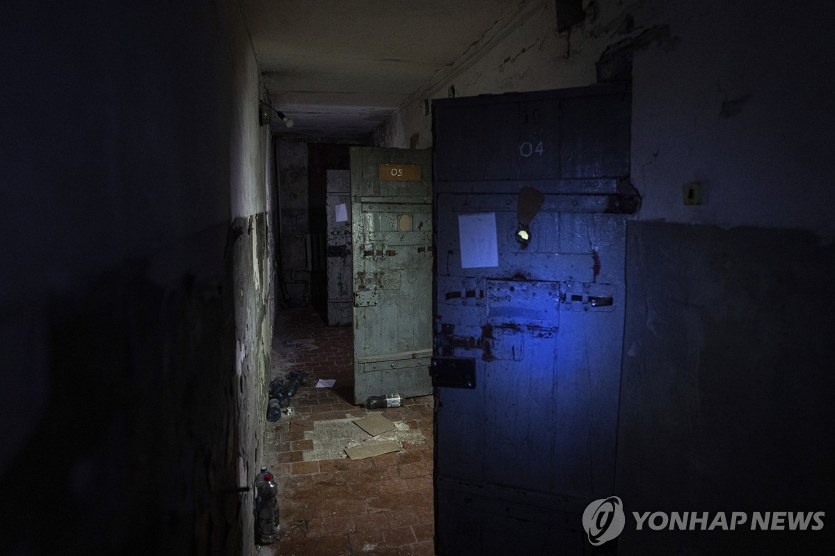 러시아군이 우크라이나군을 고문하는데 사용한 경찰서 지하실