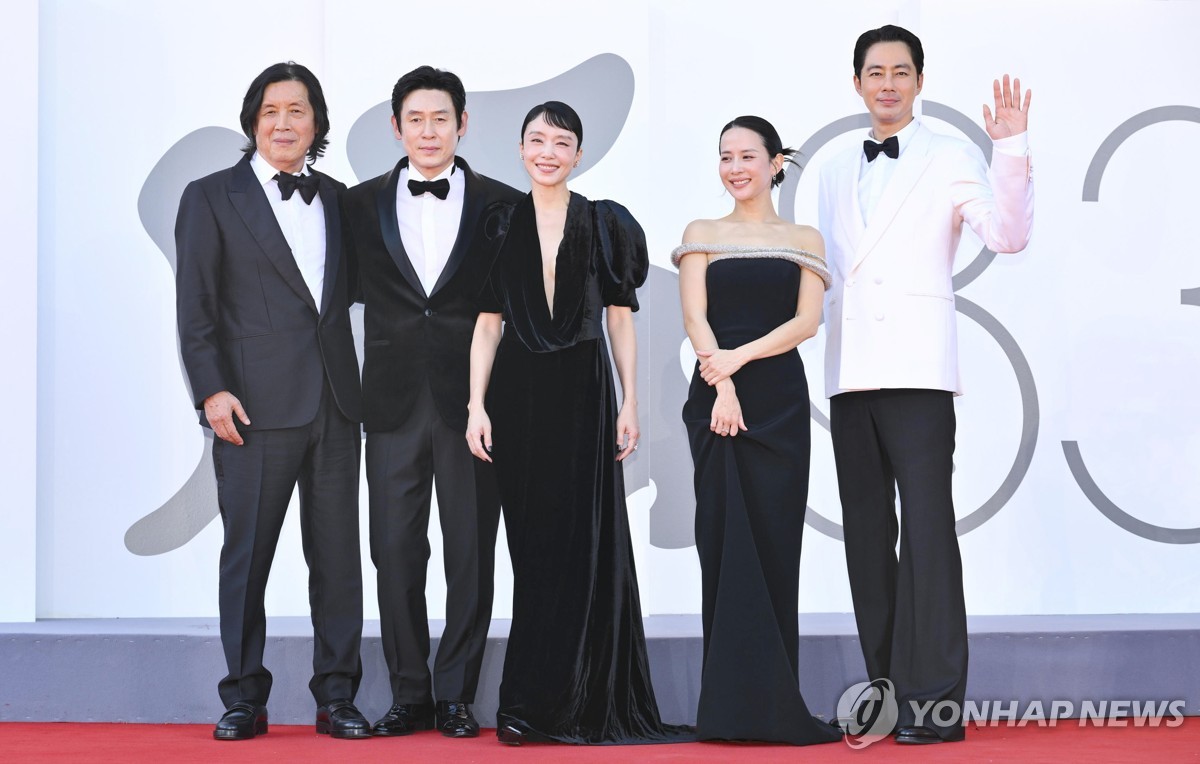 제83회 베네치아국제영화제 초청작 '가능한 사랑' 레드카펫
