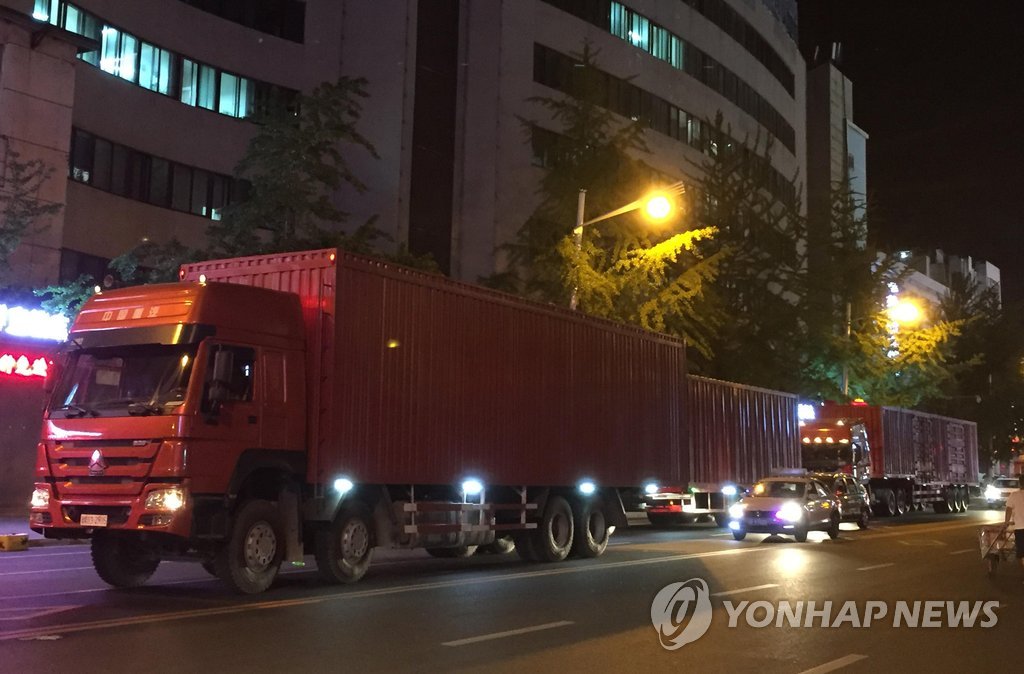 단둥시내에 가득한 북한 트럭