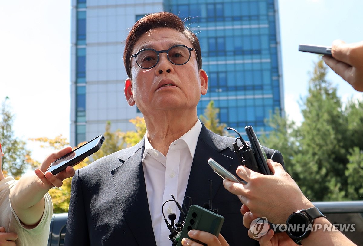 영장심사 출석하는 정우택 전 부의장 