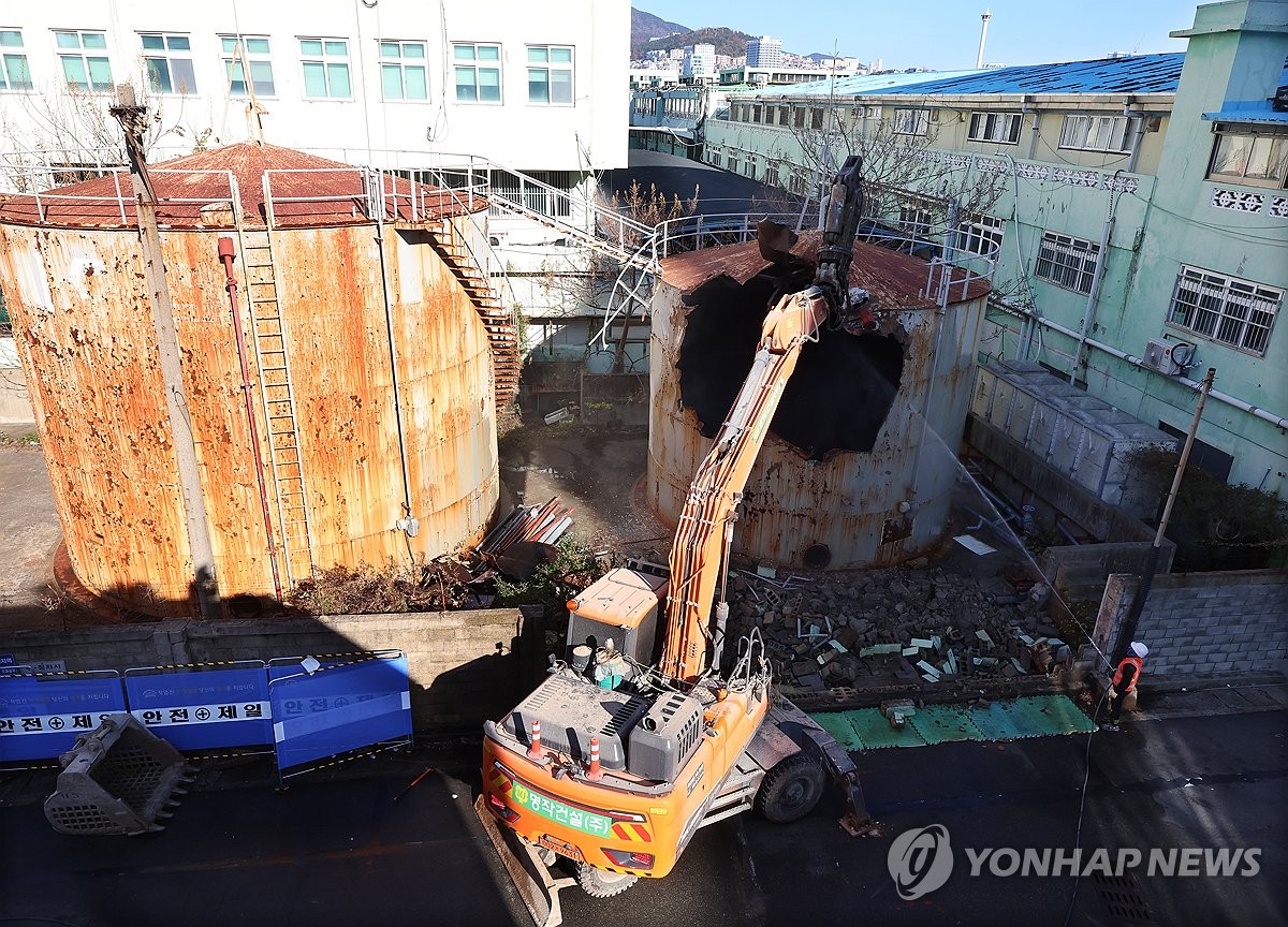 부산공동어시장 현대화 사업 시작, 1단계 구간 철거