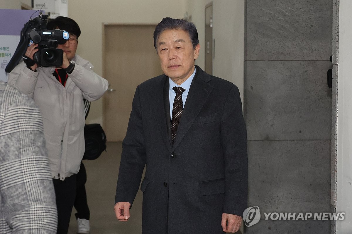 청문회 출석하는 김형석 독립기념관장