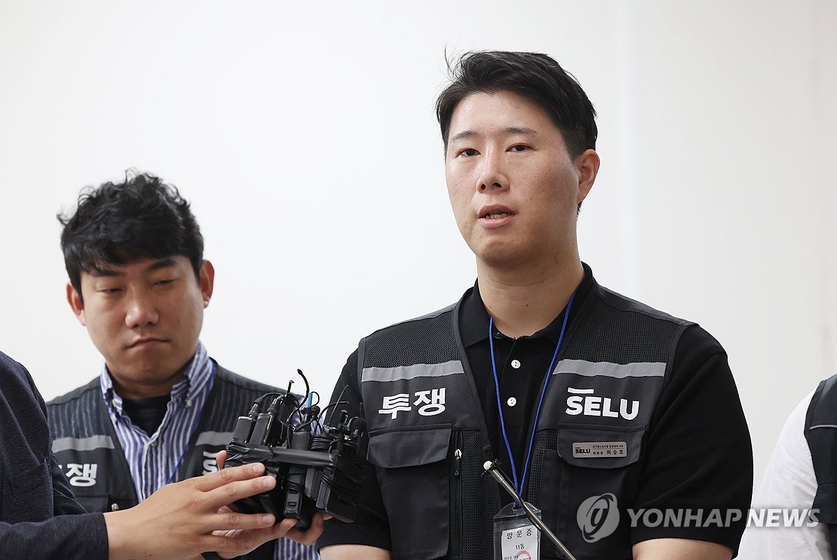 입장 밝히는 최승호 노조위원장과 이송이 부위원장