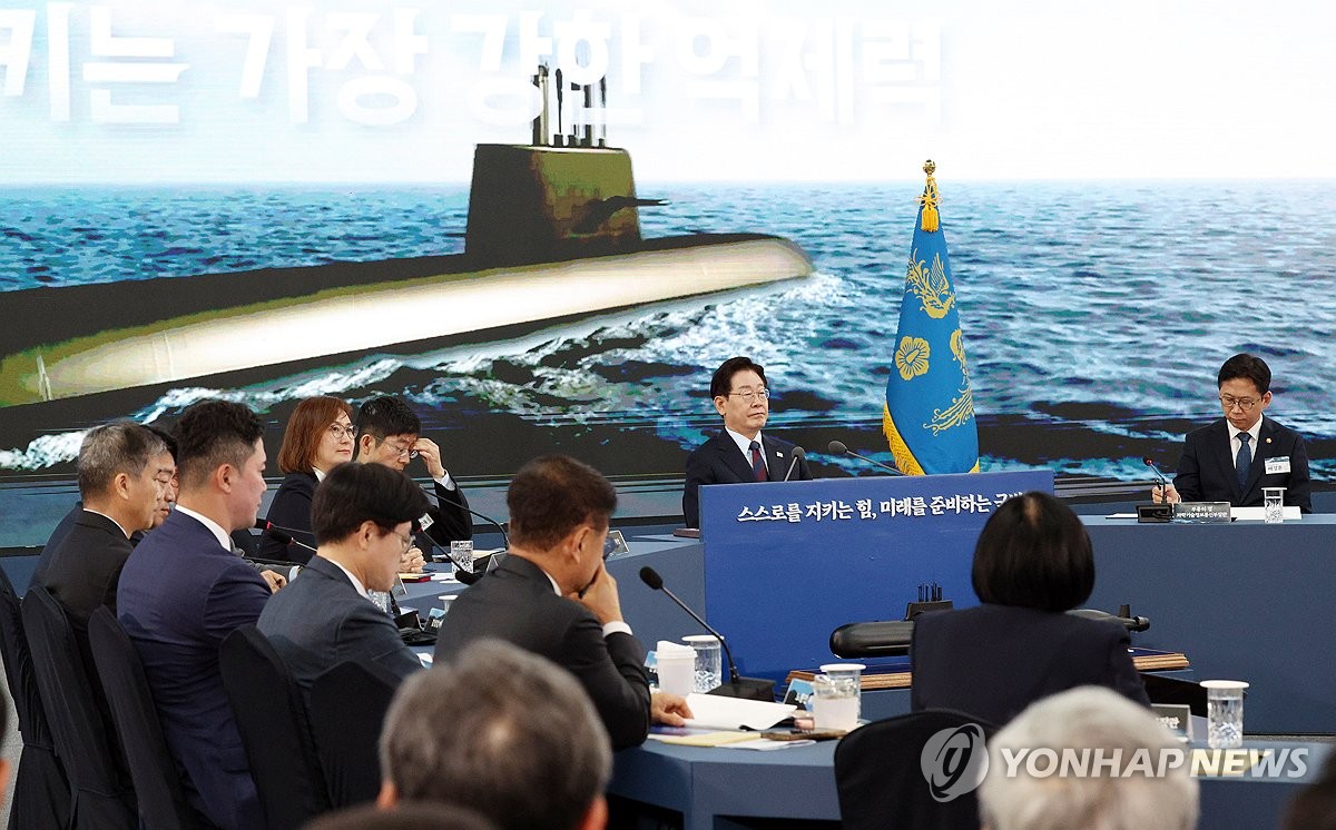 핵추진잠수함 계획 보고듣는 이재명 대통령