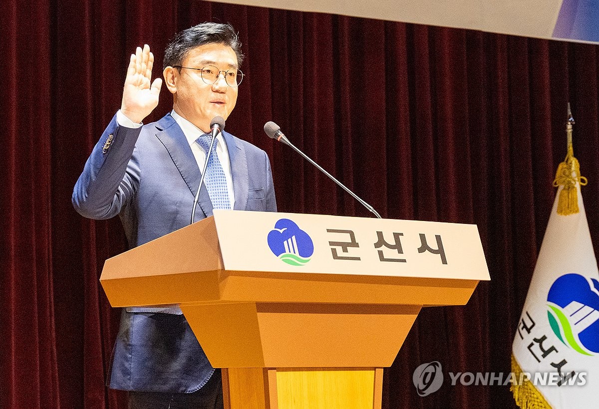 취임 선서하는 김재준 군산시장