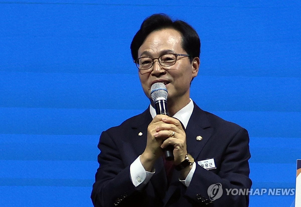 인사말하는 윤용근 의원