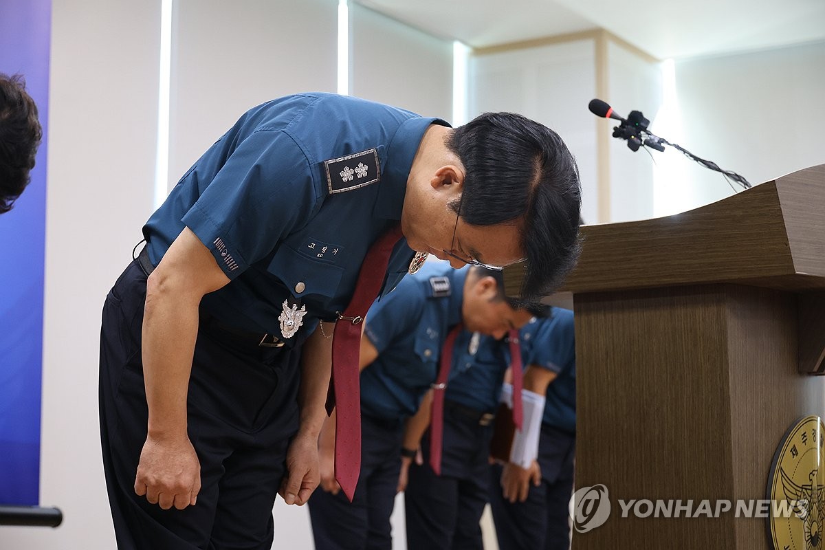 고개 숙인 제주경찰청장