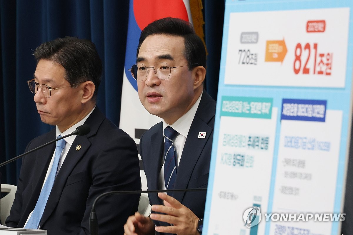 내년 예산안 브리핑하는 박홍근 기획처 장관