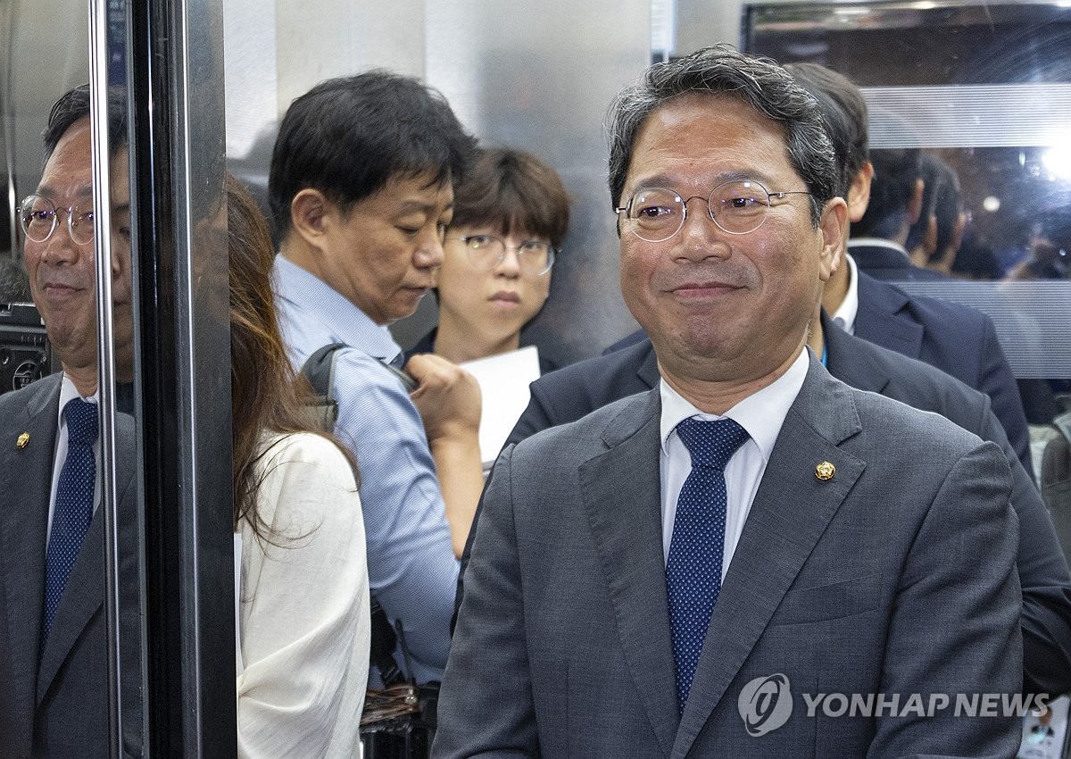 국회의사당 떠나는 김승원 법무부 장관 후보자