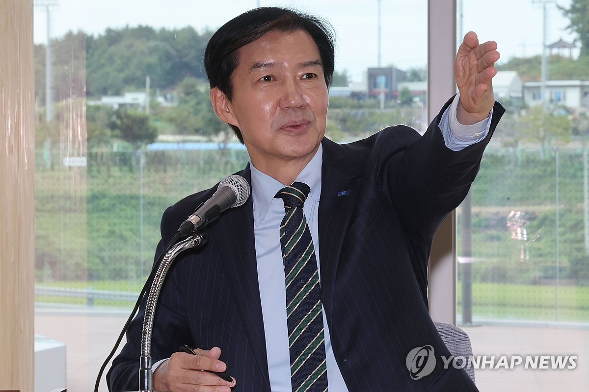 강연서 질문 듣는 조국 혁신정책연구원장