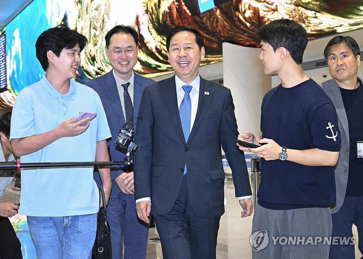 귀국하는 구윤철 부총리