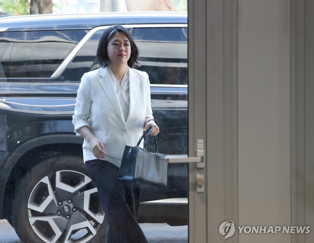 출근하는 용혜인 장관 후보자