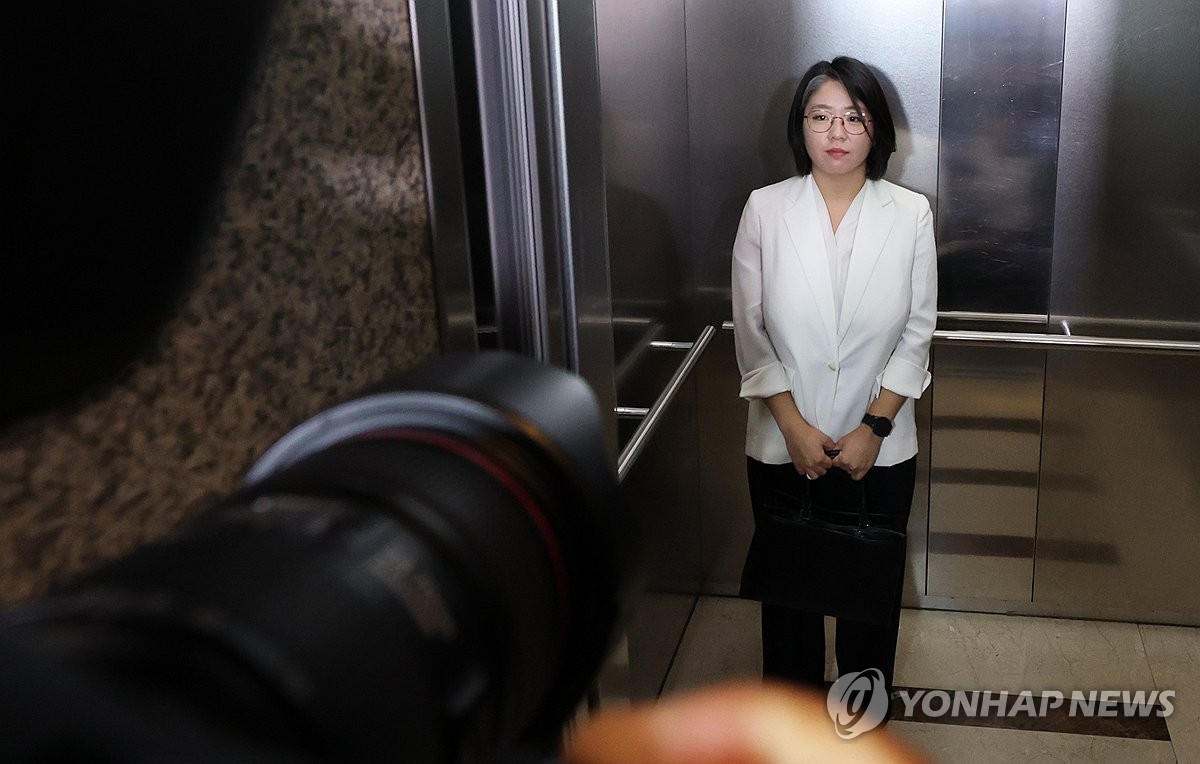 출근하는 용혜인 장관 후보자