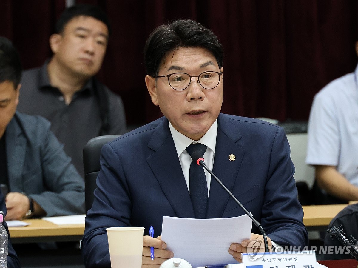 발언하는 이재관 의원