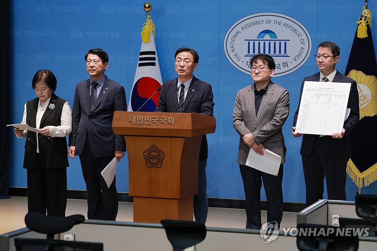 '공소청 검사 정원 유지' 비판 기자회견 연 조국혁신당