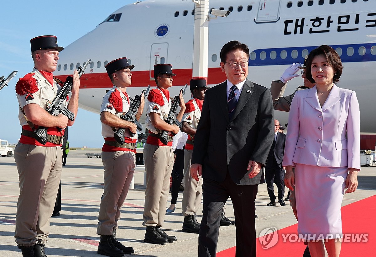 이재명 대통령 부부, 프랑스 도착