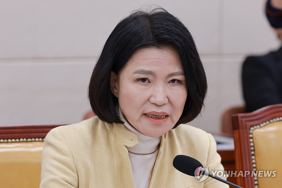 본인 관련 안건 발언·표결 회피 촉구 결의안 관련 발언하는 이진숙 의원