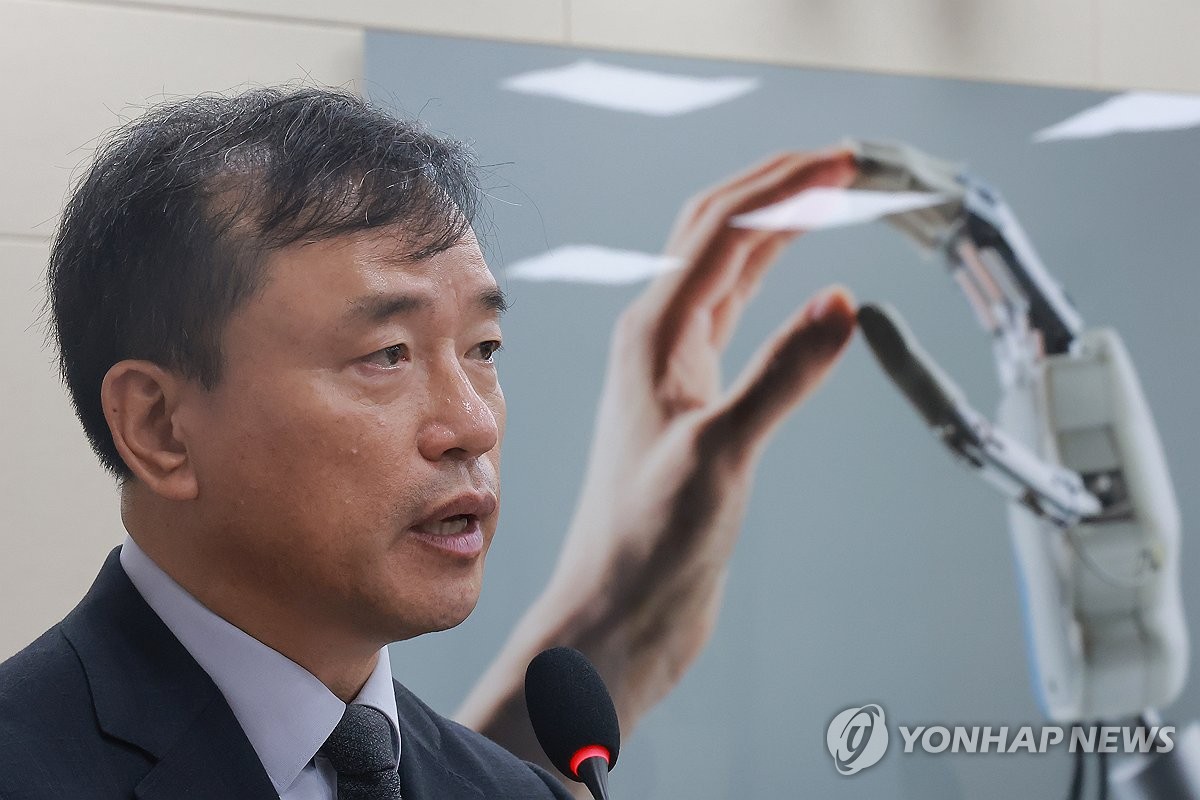 인사말하는 김종철 방미통위 위원장