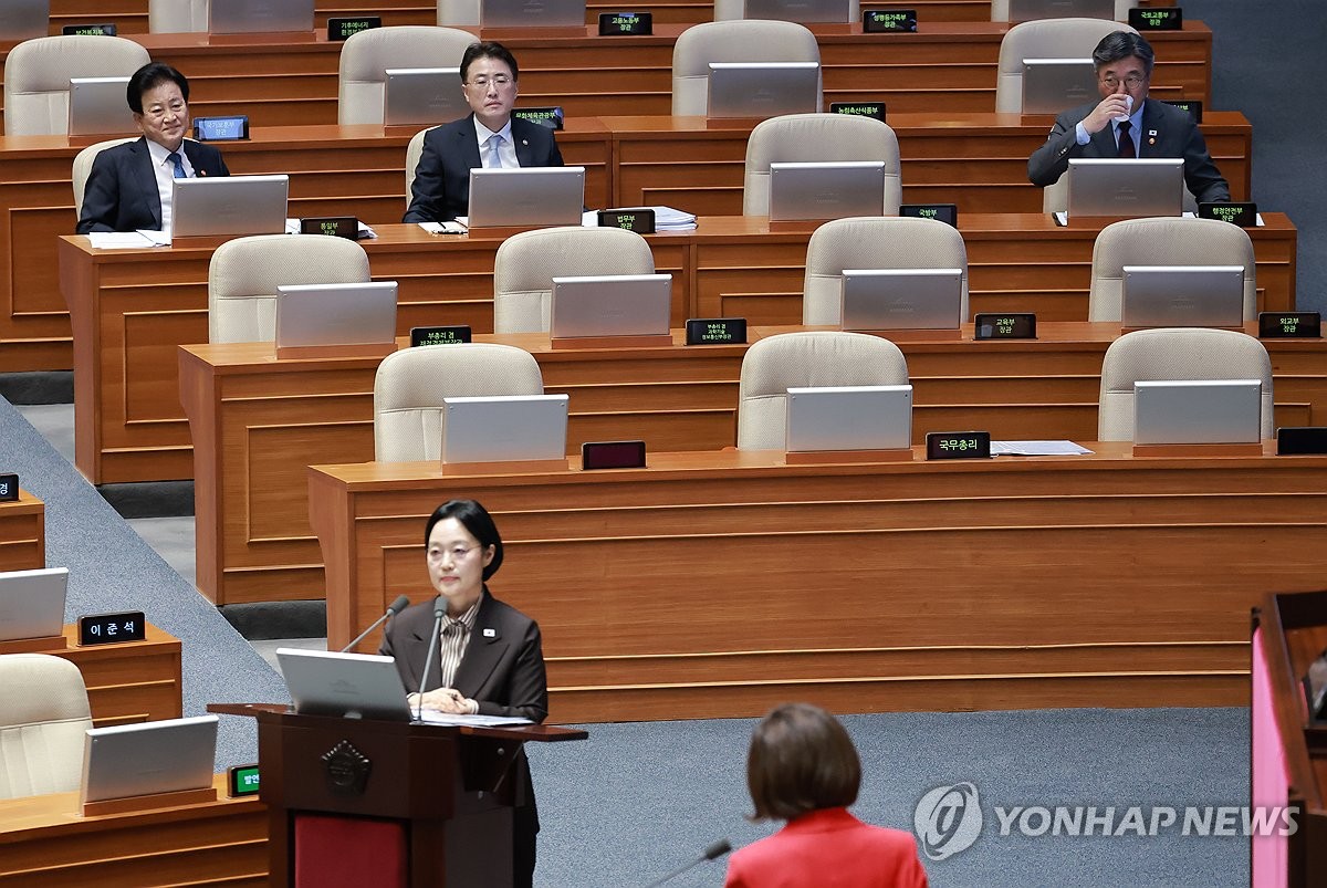 국민의힘 나경원 의원 질문 듣는 한성숙 국무총리