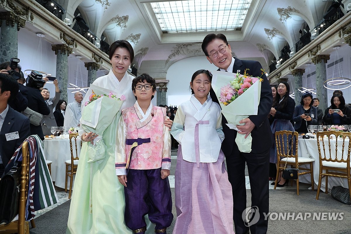 이재명 대통령 부부, 프랑스 동포 오찬간담회 격려