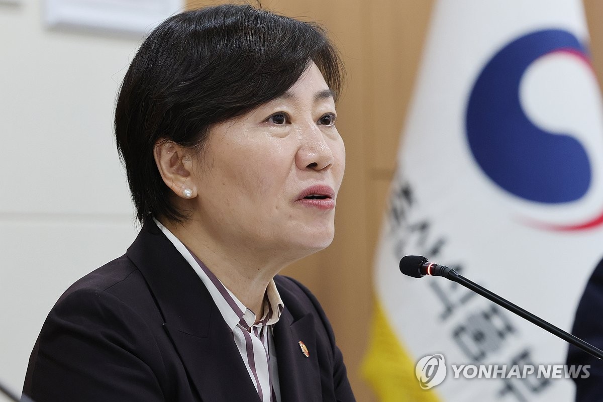 답변하는 송미령 농식품부 장관