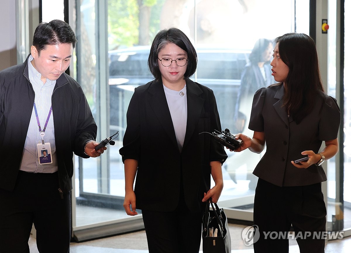 질문 받는 용혜인 장관 후보자