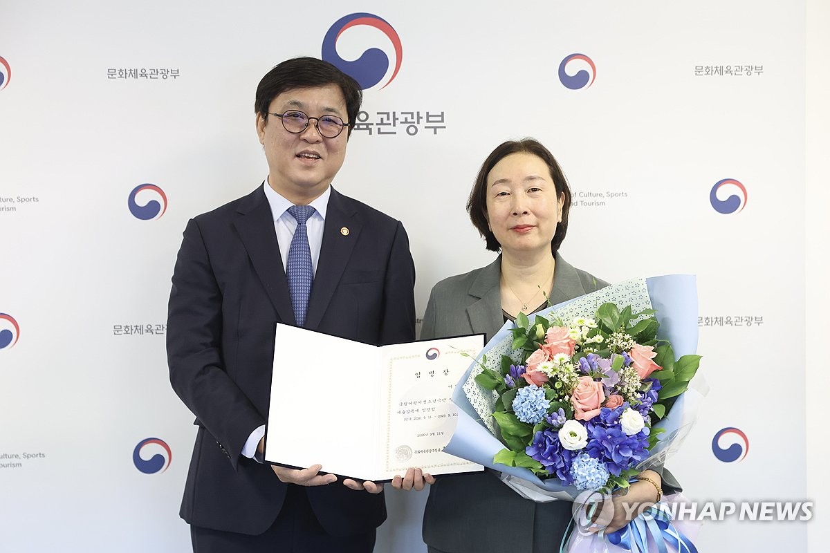 최휘영 장관, 국립어린이청소년극단 단장 및 예술감독 임명장 수여