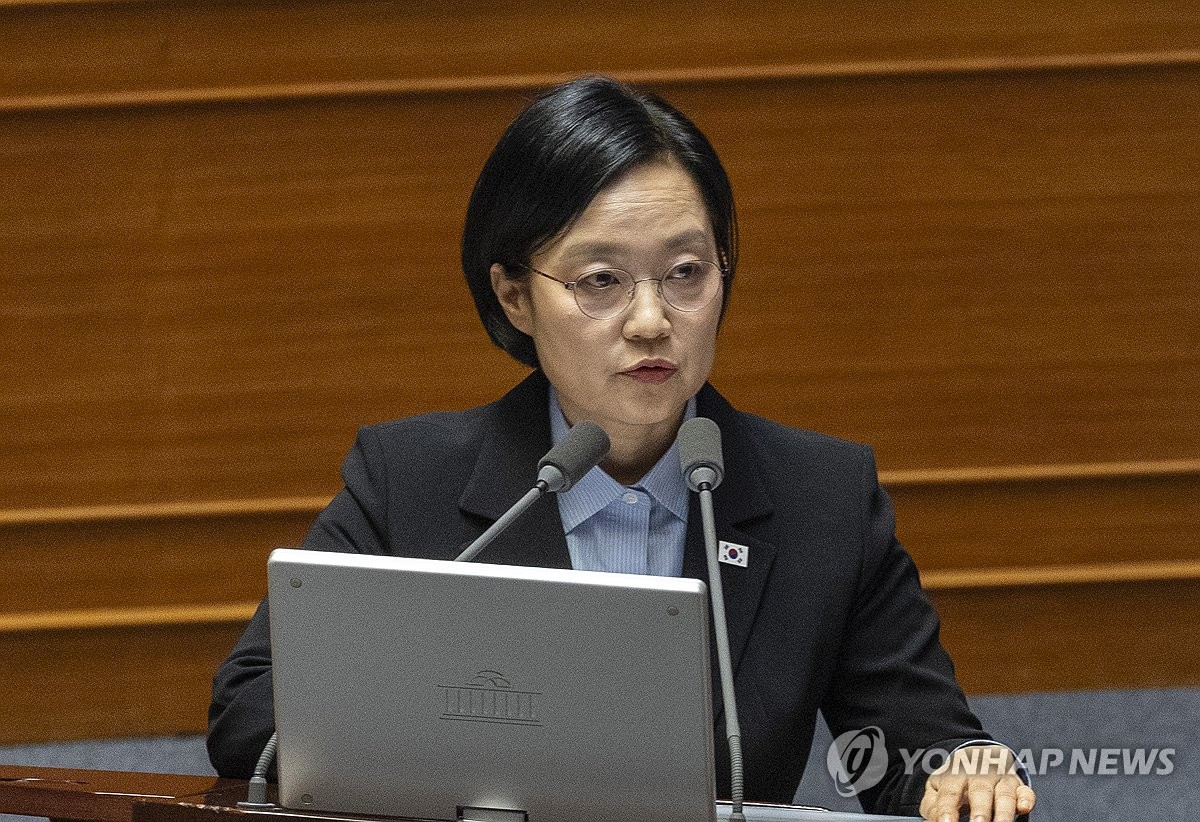 답변하는 한성숙 총리