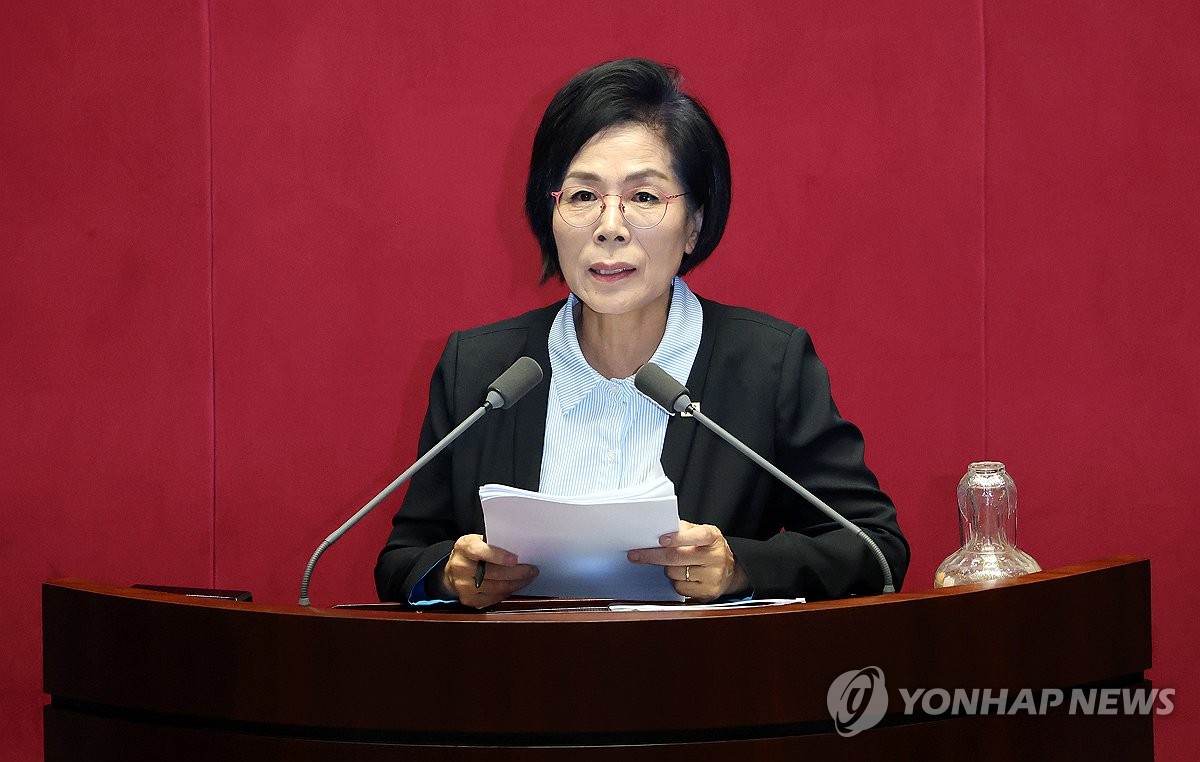 대정부 질문하는 최민희 의원