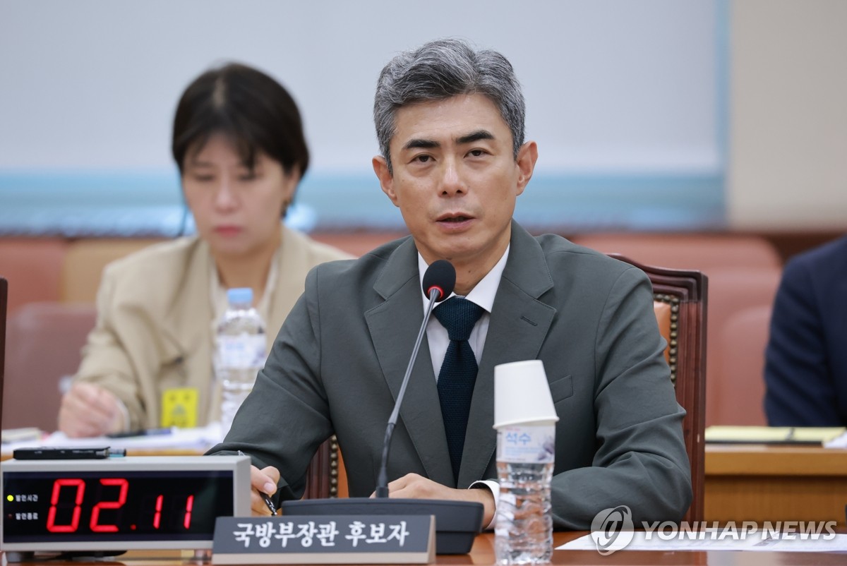 답변하는 강신철 국방장관 후보자